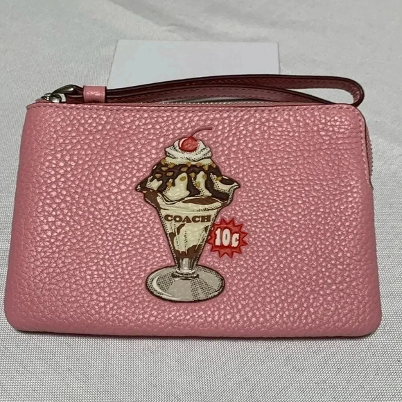 COACH Wristlet/Wallet,NWT. - Picture 1 of 3